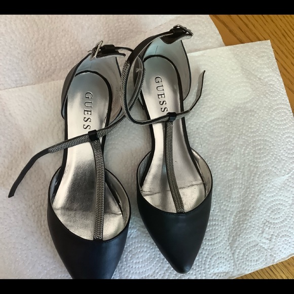 Guess Shoes - Picture 3 of 5